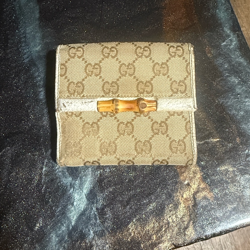 Gucci Beige and Gold Wallet